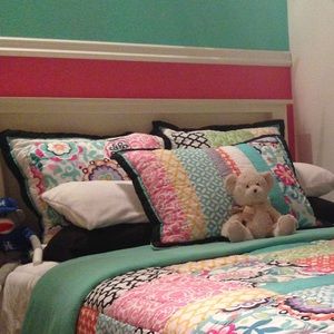 3 shams 2 Euros 1 standard